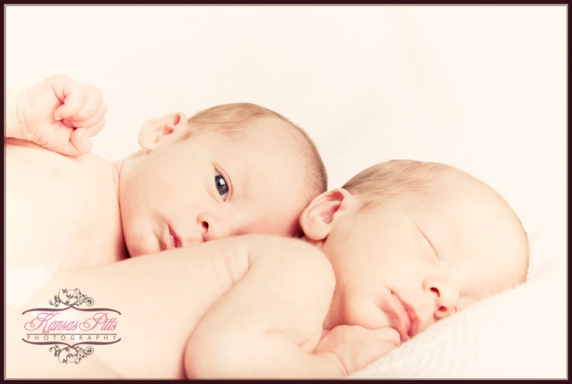 newborn twin portraits in Panama City